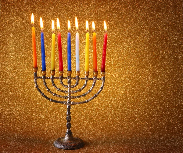 Hanukkah menorah med brinnande ljus — Stockfoto