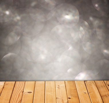 Gümüş bokeh ışıkları ve ahşap döşeme tahtaları