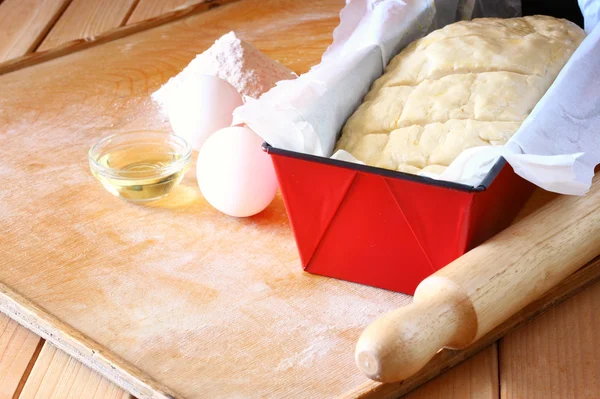 Massa de pão pronta para subir — Fotografia de Stock