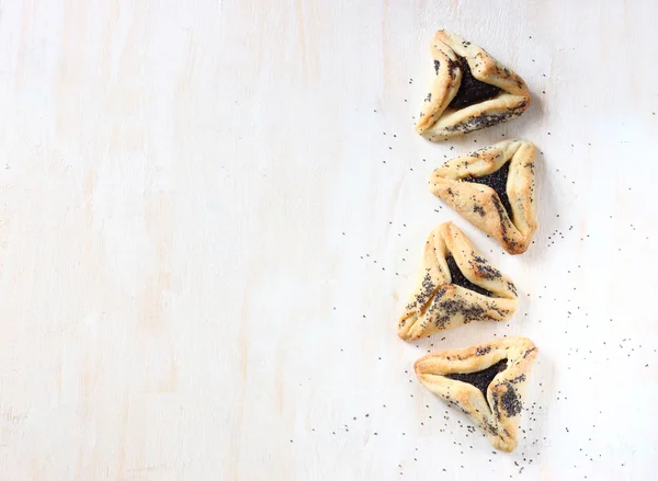 Hamantaschen cookie-k vagy a hamans fülek, purim ünnep ünnepe. szemközti nézet. — Stock Fotó