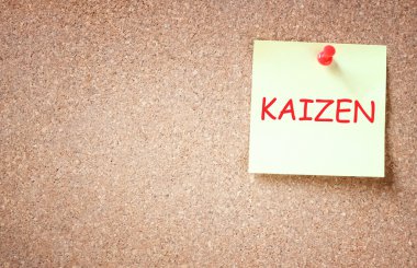 Yapışkan cork sabitlenmiş ifade kaizen İyileştirme kavramı ile kurulu
