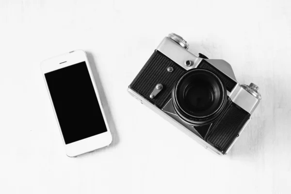 Camera with mobile phone — Stock Photo, Image
