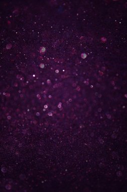 Karanlık parple soyut bokeh ışık.