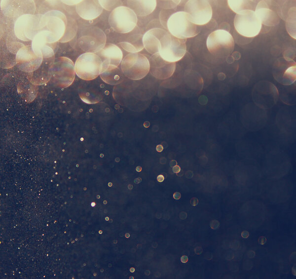 Fondo plateado y dorado de luces abstractas desenfocadas. luces bokeh . — Foto de Stock