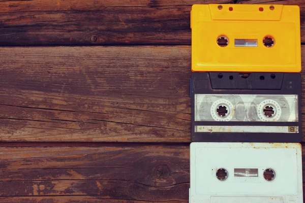 Cassette tapes over wooden table. top view. — Stock Photo, Image