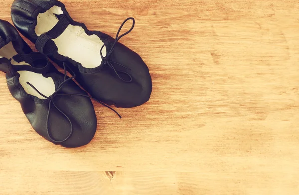 顶视图的穿的芭蕾舞鞋 — 图库照片