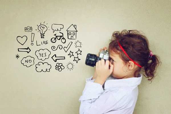 Concept of cute kid looking through vintage camera — Stock Photo, Image