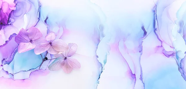Kreatives Bild Von Pastellblauen Und Lila Hortensienblüten Auf Künstlerischem Tuschgrund — Stockfoto