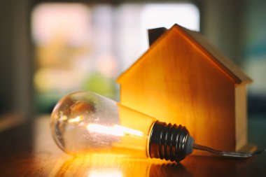 Ampullü ahşap ev. enerji kavramı veya icat