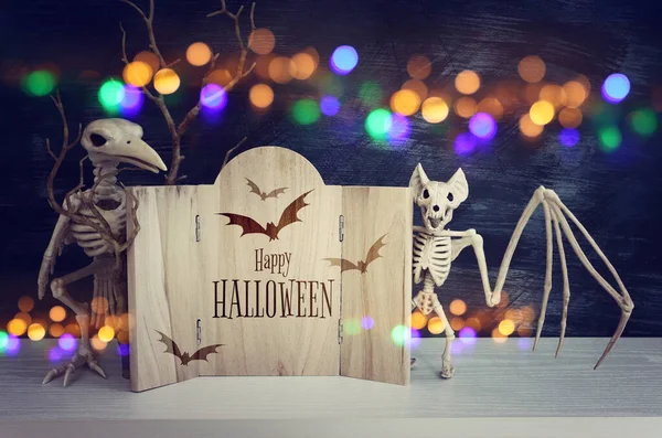Vakantie Beeld Van Halloween Spinnen Skeletten Houten Planken Met Tekst — Stockfoto