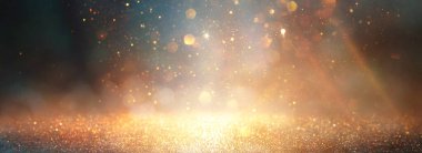 Soyut parıltılı ışıkların arkaplanı. Altın, mavi ve siyah. & Odaklan