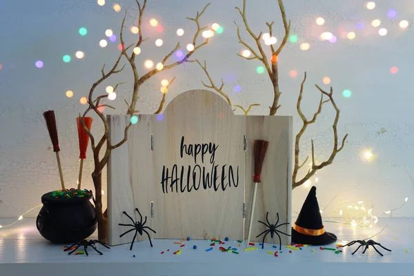 Feiertagsbild Von Halloween Spinnen Kahle Bäume Und Holzbretterrahmen Mit Text — Stockfoto
