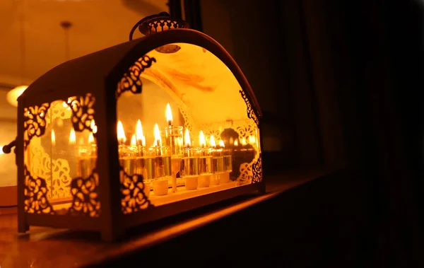 Religijny Obraz Żydowskiego Święta Hanukkah Tło Menorah Tradycyjny Kandelabra Świece — Zdjęcie stockowe