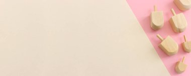 Yahudi bayramı Hanuka ahşap sevinçler koleksiyonu (iplik üst ile görüntü)