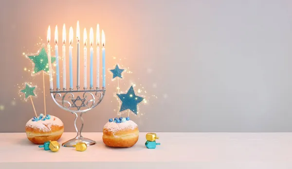 Náboženství Obraz Židovské Dovolené Chanuka Pozadí Menorah Tradiční Svícen Koblihy — Stock fotografie