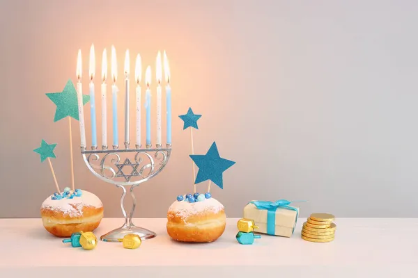 Θρησκευτική Εικόνα Της Εβραϊκής Διακοπές Hanukkah Φόντο Μενόρα Παραδοσιακά Κηροπήγια — Φωτογραφία Αρχείου