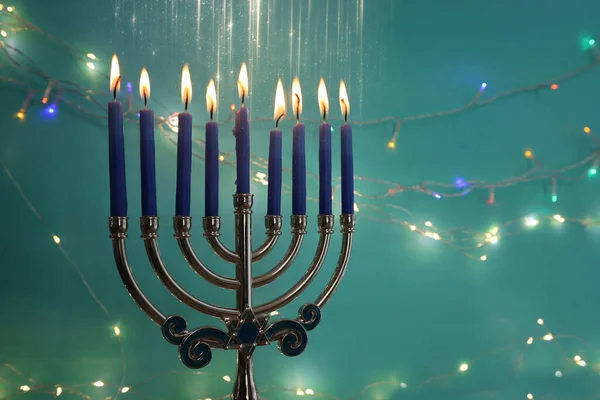 Imagen Fiesta Judía Hanukkah Con Menorah Candelabros Tradicionales Velas Sobre —  Fotos de Stock