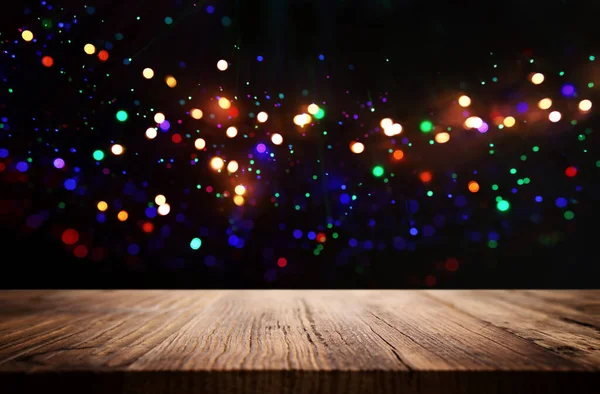 Houten Tafel Voor Glitter Kleurrijke Bokeh Lichten Voor Productpresentatie — Stockfoto