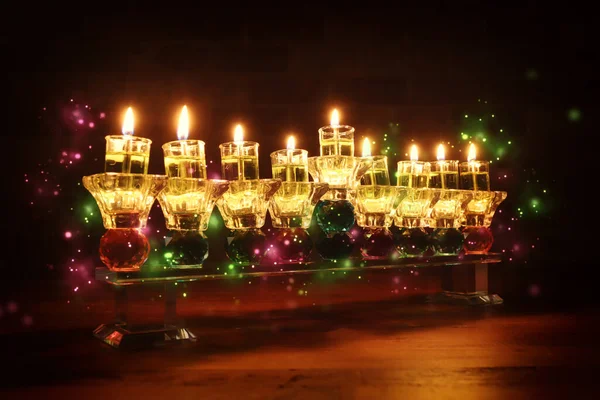 Imagen Vacaciones Judías Fondo Hanukkah Con Menorá Cristal Candelabros Tradicionales —  Fotos de Stock