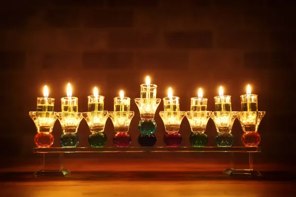 Imagen Vacaciones Judías Fondo Hanukkah Con Menorá Cristal Candelabros Tradicionales —  Fotos de Stock