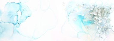 Sanatsal mürekkep arkaplanındaki mavi ortanca çiçeklerinin yaratıcı görüntüsü. Kopyalama alanı olan üst görünüm