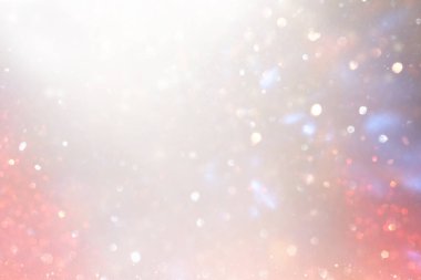 Soyut altın ve gümüş parıltılı ışıkların arkaplanı. Odaklanamadı