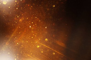 Soyut altın ve siyah parıltılı ışıkların arkaplanı. Odaklanamadı