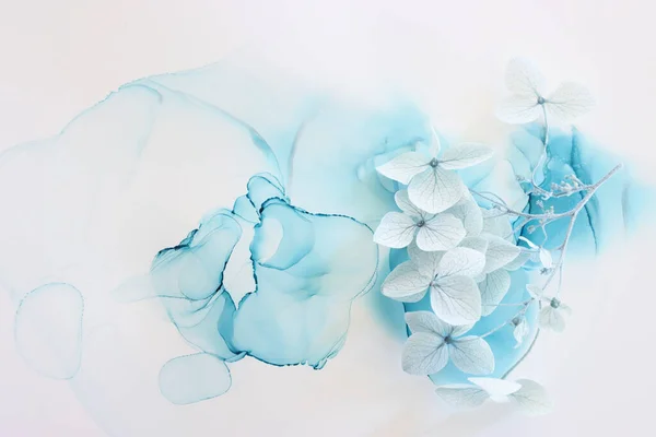 Imagen Creativa Flores Hortensia Azul Pastel Sobre Fondo Tinta Artística —  Fotos de Stock