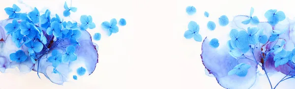 Kreatives Bild Von Blauen Hortensienblüten Auf Künstlerischem Tuschgrund Draufsicht Mit — Stockfoto