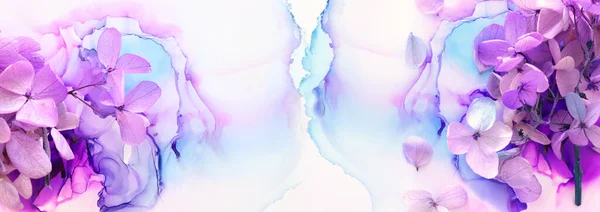 Kreatives Bild Von Pastellvioletten Und Rosa Hortensienblüten Auf Künstlerischem Tuschgrund — Stockfoto