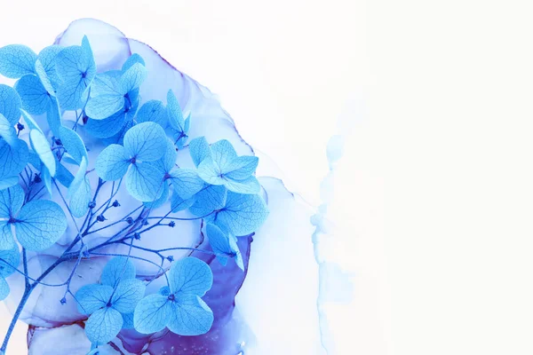 Creatief Beeld Van Blauwe Hortensia Bloemen Artistieke Inkt Achtergrond Bovenaanzicht — Stockfoto