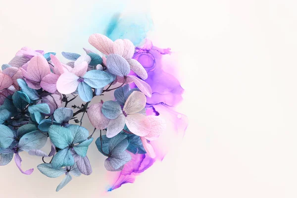 Creatief Beeld Van Roze Turquoise Hortensia Bloemen Artistieke Inkt Achtergrond — Stockfoto