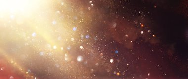 Soyut altın ve siyah parıltılı ışıkların arkaplanı. Odaklanamadı