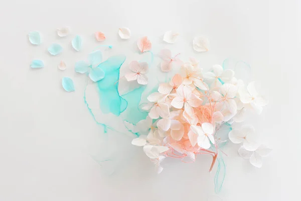 Immagine Creativa Fiori Ortensia Blu Pastello Rosa Sfondo Inchiostro Artistico — Foto Stock