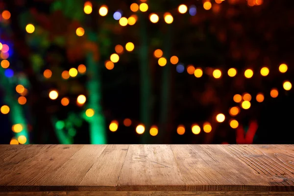 추상적 레스토랑 탁자의 희미하게 빛났다 — 스톡 사진