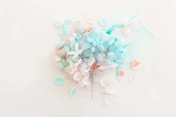 Immagine Creativa Fiori Ortensia Blu Pastello Rosa Sfondo Inchiostro Artistico — Foto Stock