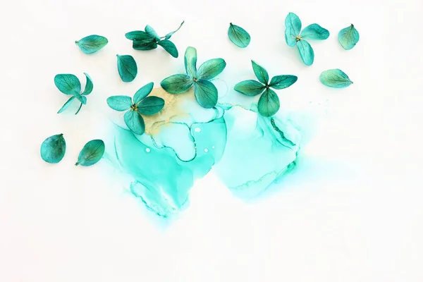 Kreativní Obraz Smaragdových Zelených Květin Hydrangea Uměleckém Inkoustovém Pozadí Horní — Stock fotografie