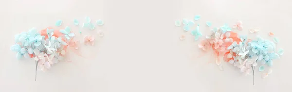 Kreatywny Obraz Pastelowych Niebiesko Różowych Kwiatów Hortensji Tle Artystycznego Tuszu — Zdjęcie stockowe