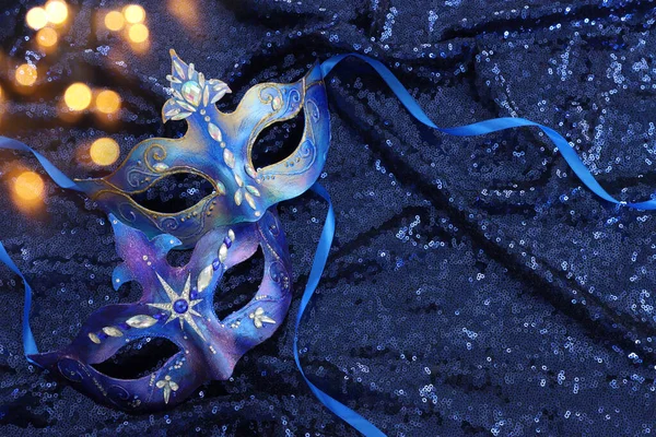 Photo Elegant Delicate Venetian Mask Blue Dark Background — Stock Photo, Image