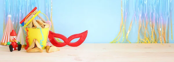 Conceito Celebração Purim Feriado Carnaval Judaico Sobre Mesa Madeira — Fotografia de Stock