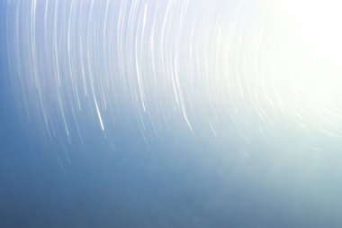 Holografik ışık ve işaret fişeğinin soyut arkaplanı