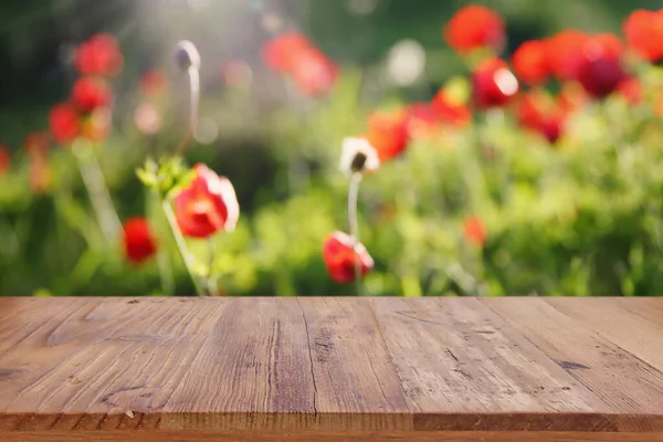 Wooden Rustic Table Front Field Red Poppies Product Display Picnic — Stock Photo, Image
