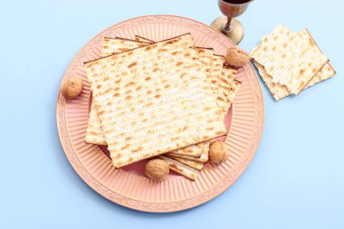Hamursuz Bayramı arkaplanı matzoh (Yahudi bayramı ekmeği). Üst görünüm