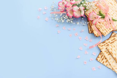 Hamursuz Bayramı arkaplanı matzoh (Yahudi bayramı ekmeği). Üst görünüm