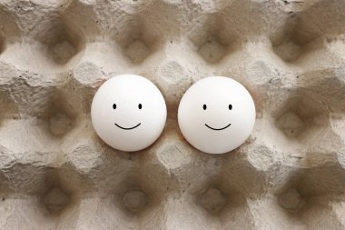 Komik yüzlü yumurtalar