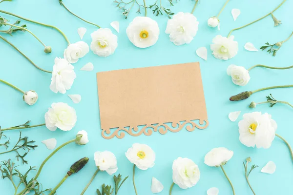 Top View Image White Flowers Composition Empty Note Blue Pastel — Stock Photo, Image