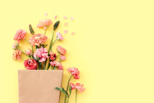 Top View Image Pink Flowers Composition Yellow Background — 스톡 사진