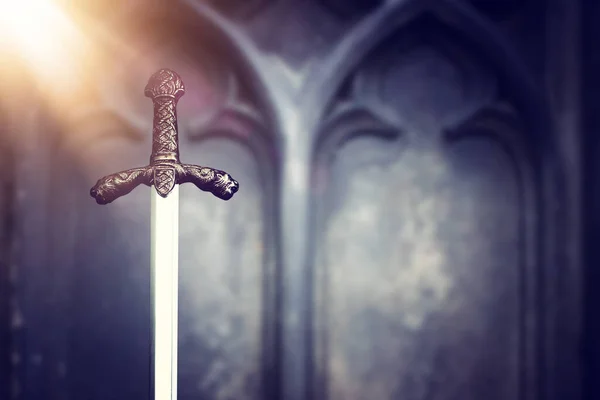Photo Knight Sword Dark Background Medieval Period Concept — Foto Stock