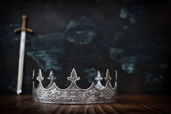 Low Key Image Beautiful Queen King Crown Next Sword Fantasy — Zdjęcie stockowe