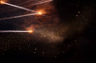 Soyut altın ve havai fişekli siyah parıltılı ışıkların arka planı. Odaklanamadı